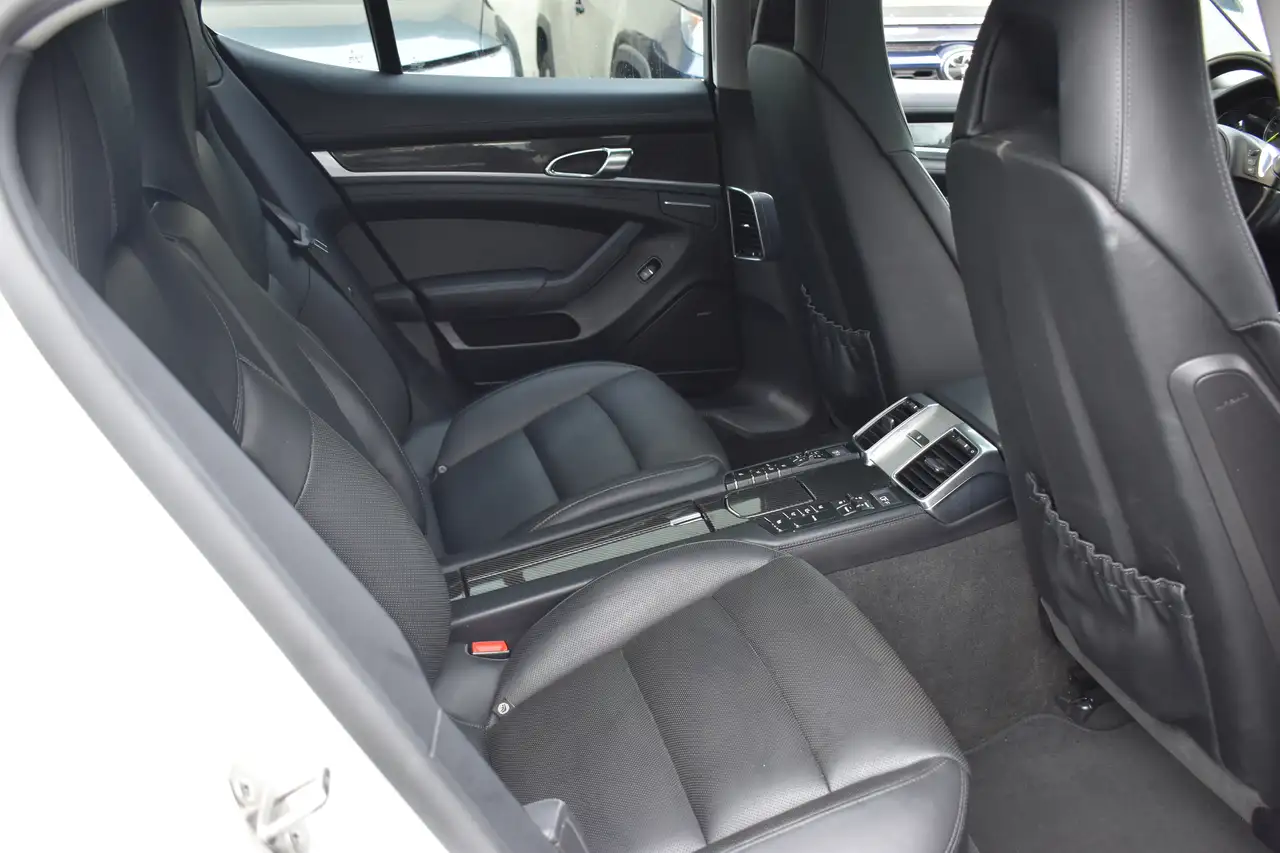 Porsche Panamera снимка Porsche Panamera