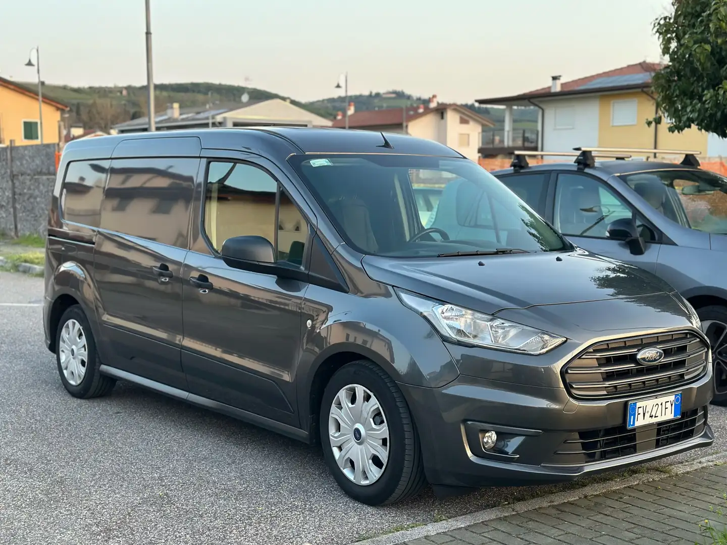 Ford Transit Connect 1.5 TDCI MAXI 3 posti Grigio - 1