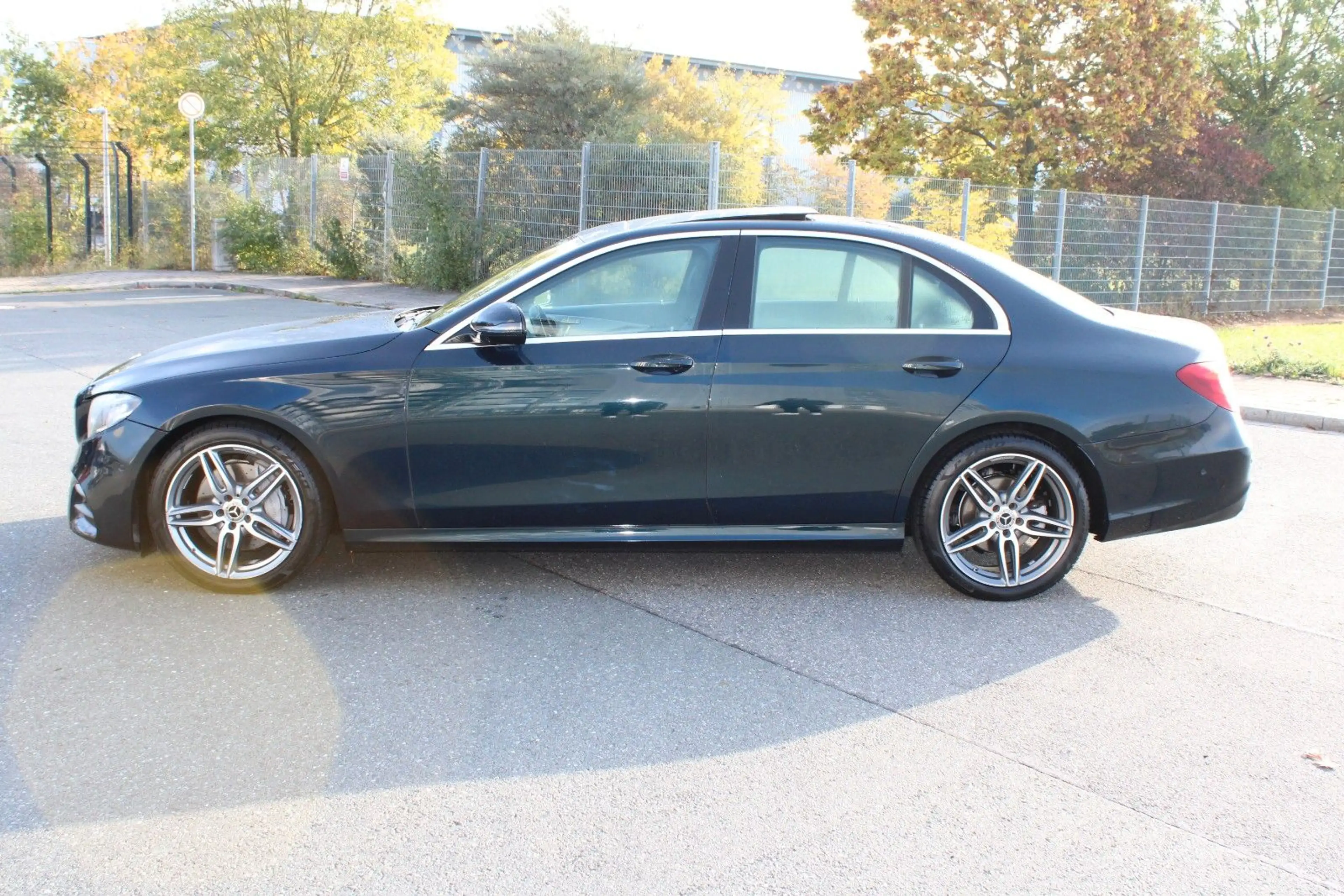 Mercedes-Benz E 220 d Limousine AMG-Line Pano LED Leder 19"Alu — photo 6