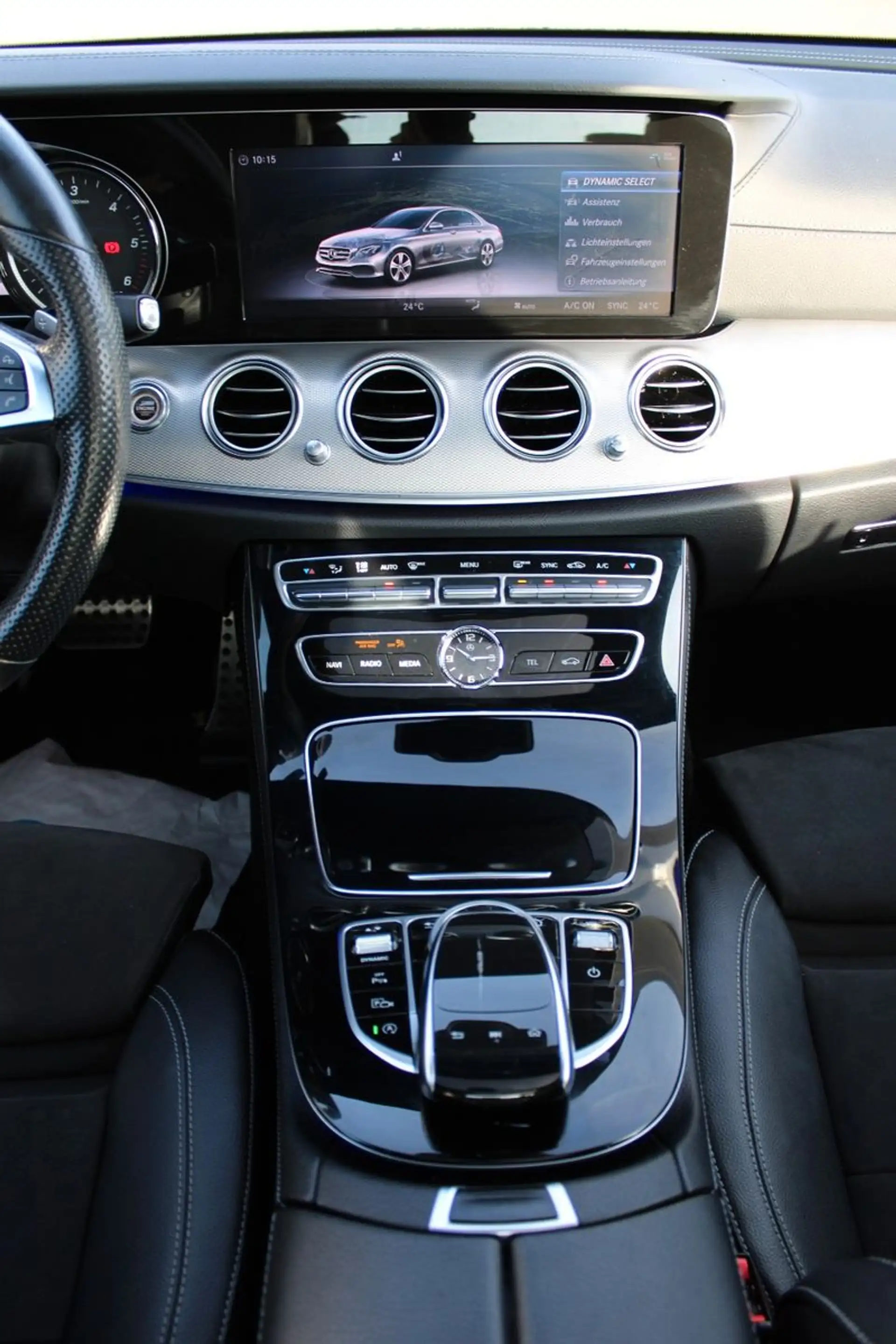 Mercedes-Benz E 220 d Limousine AMG-Line Pano LED Leder 19"Alu — photo 15