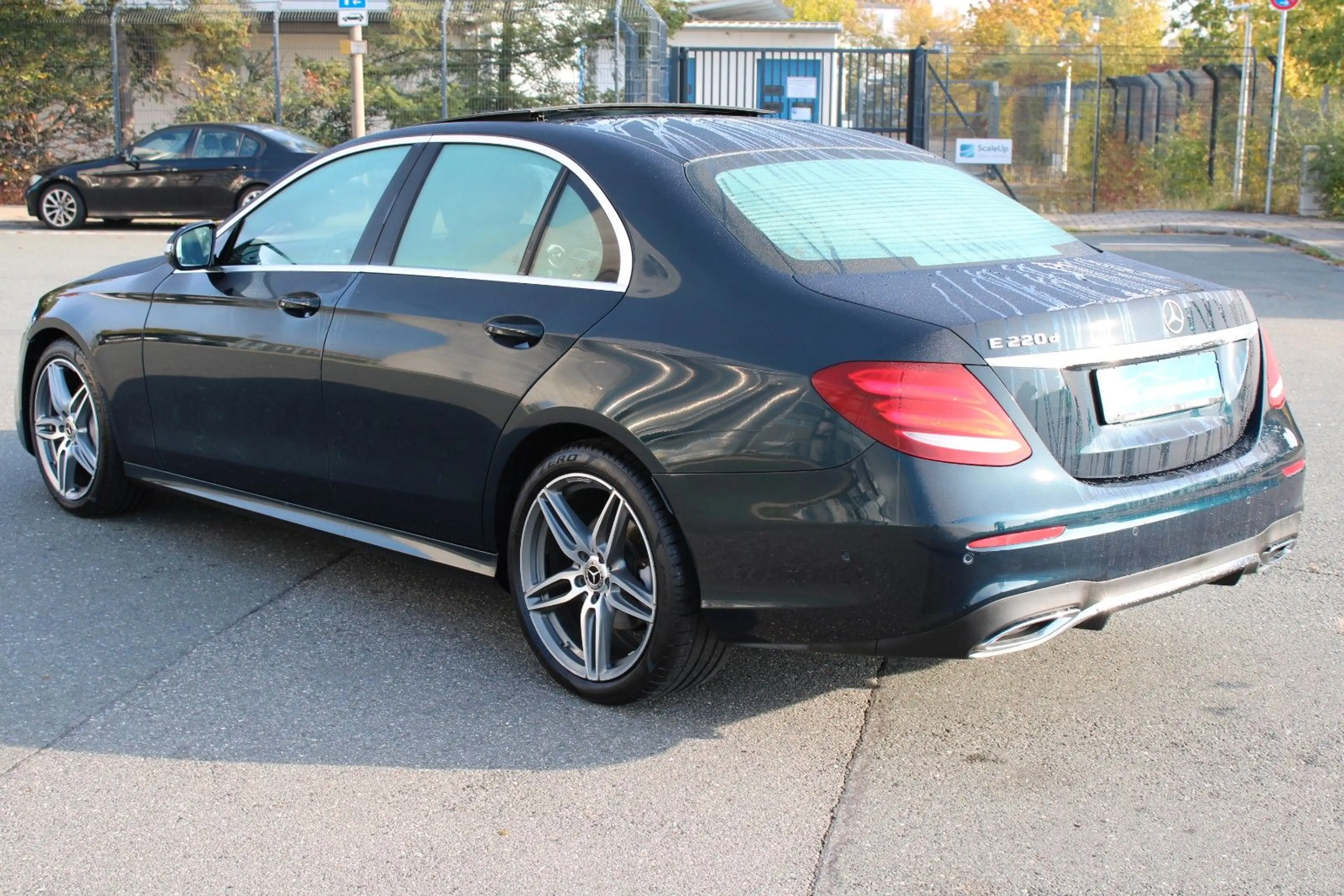 Mercedes-Benz E 220 d Limousine AMG-Line Pano LED Leder 19"Alu — photo 7