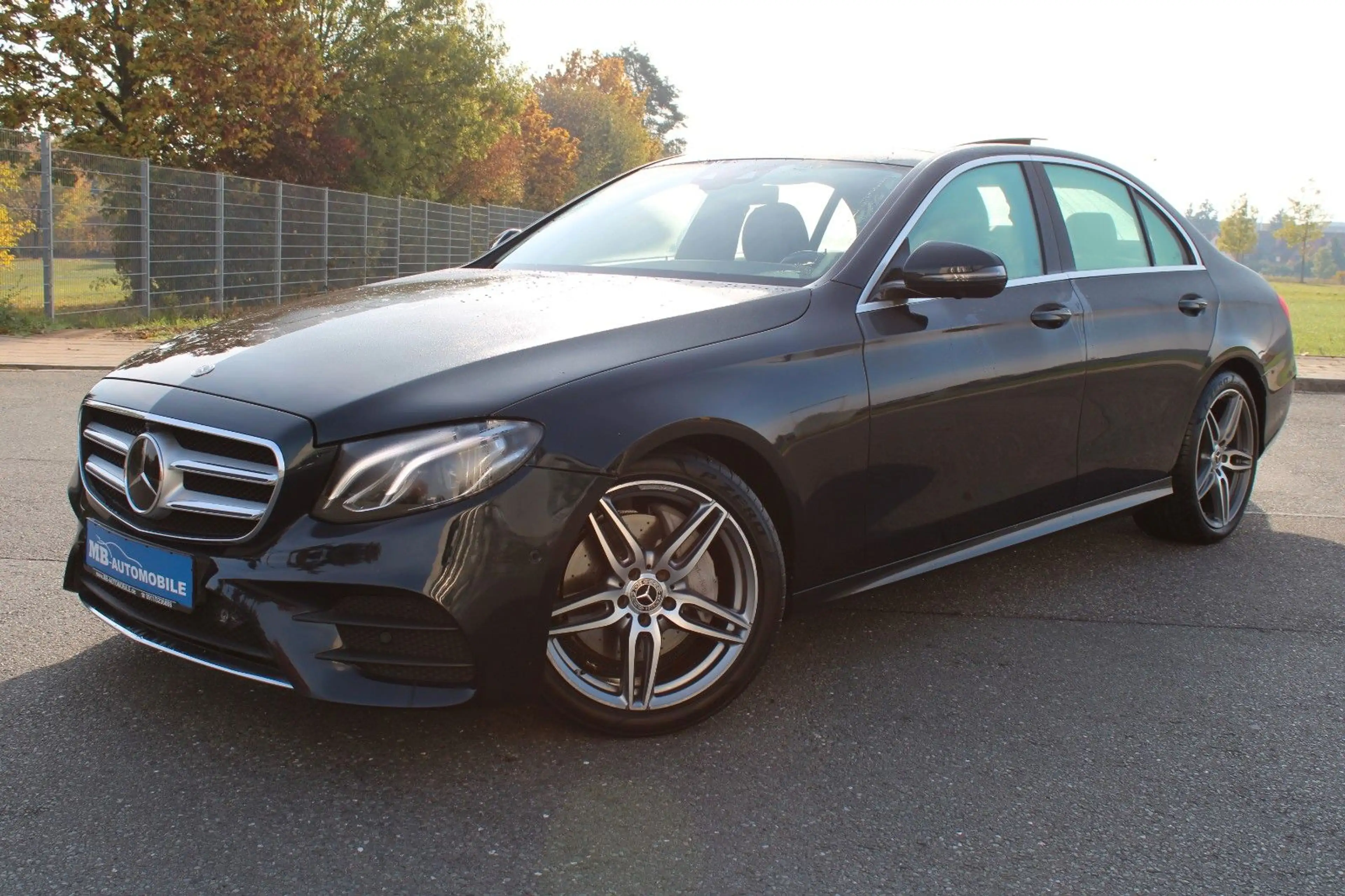 Mercedes-Benz E 220 d Limousine AMG-Line Pano LED Leder 19"Alu — photo 2