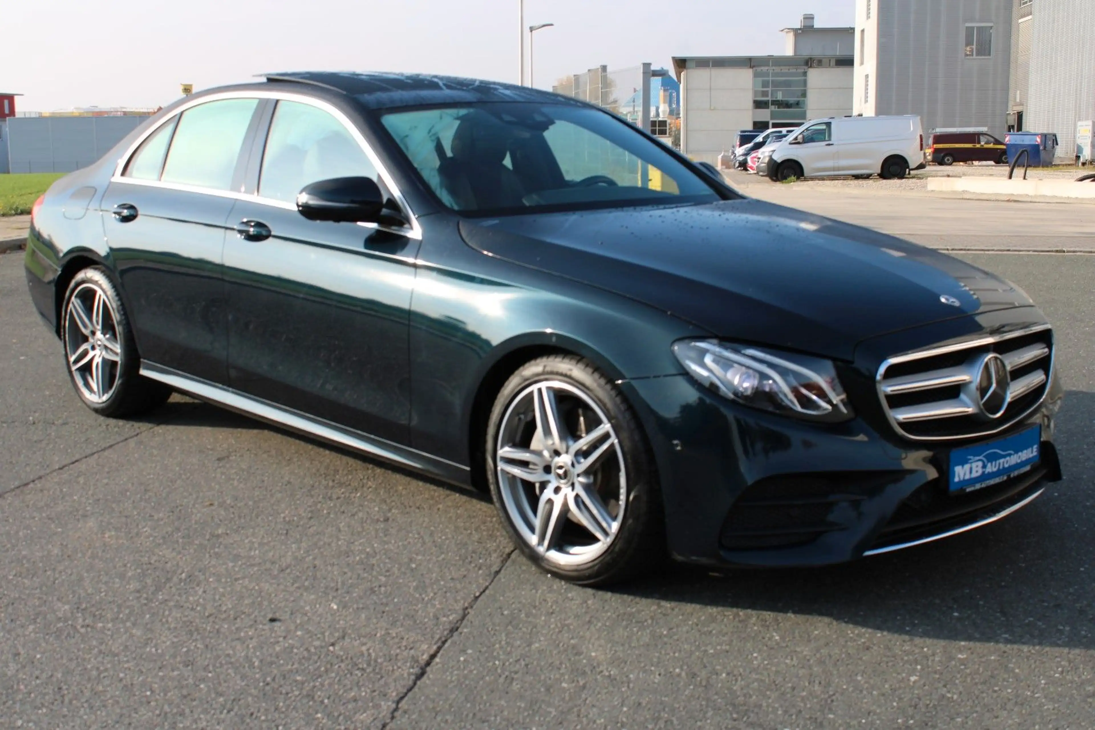 Mercedes-Benz E 220 d Limousine AMG-Line Pano LED Leder 19"Alu — photo 4