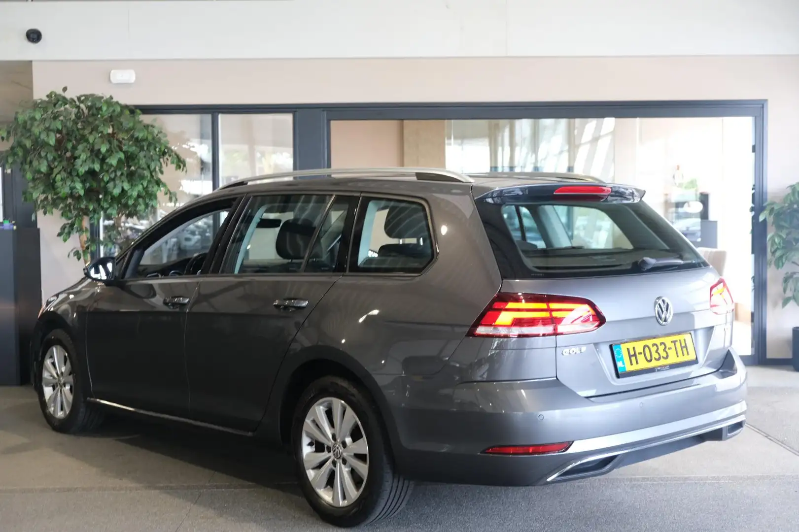 Volkswagen Golf Variant 1.0 TSI Comfortline Business ACC PDC Airco Apple C Grijs - 2