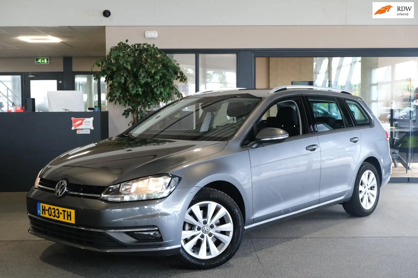 Volkswagen Golf Variant 1.0 TSI Comfortline Business ACC PDC Airco Apple C Grijs - 1
