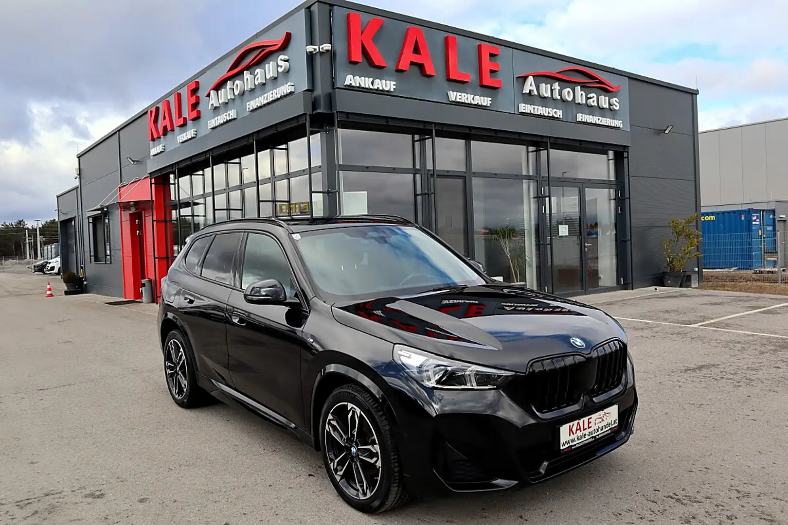 BMW X1 sDrive18d Aut.*M-Paket*1.Besitz*LED*19 Zoll*AHK* Schwarz - 1