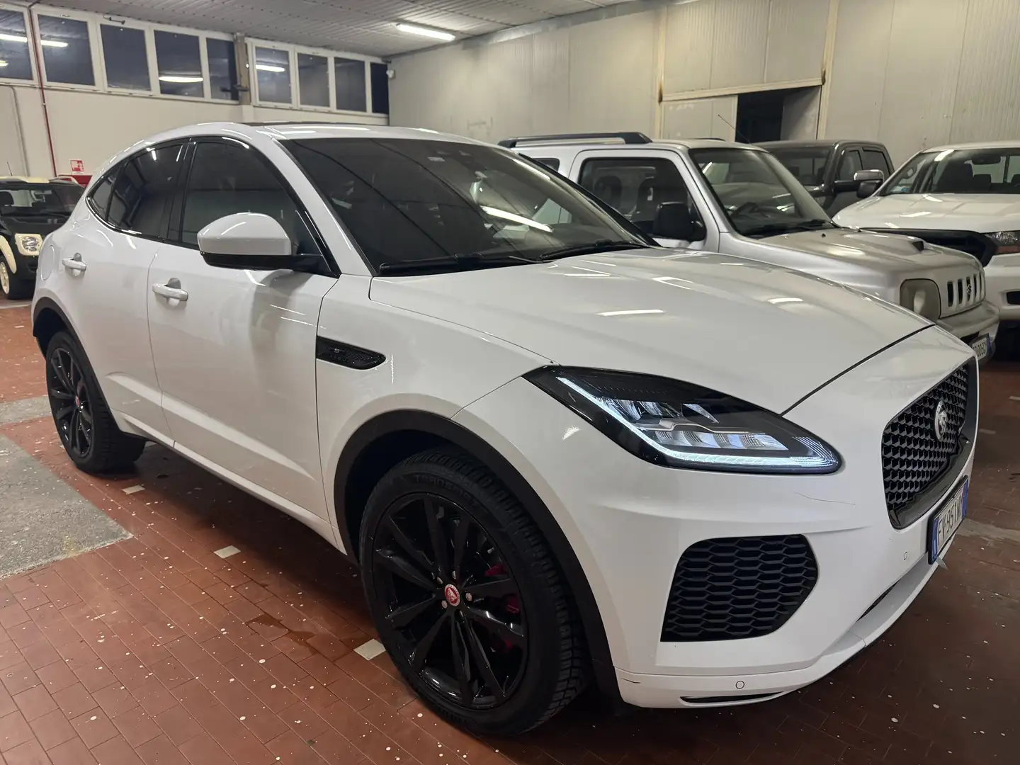 Jaguar E-Pace 2.0d i4 R-Dynamic awd 150cv auto my19 Blanco - 1