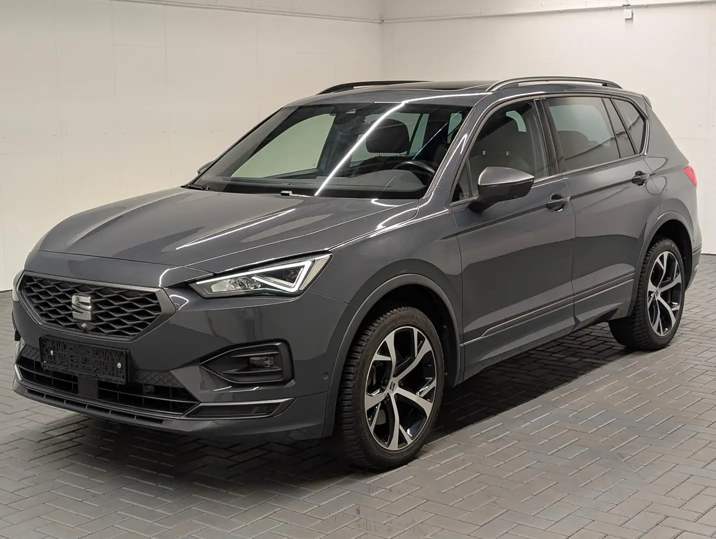 SEAT Tarraco 4Drive FR LED/VirCo/Pano/AHK/4xSHZ/Kam Grau - 1