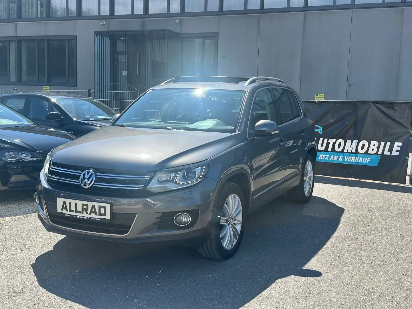 Volkswagen Tiguan 2,0 TDI BMT 4Motion Sky DPF Grau - 1