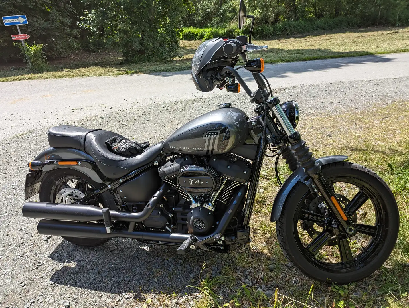 Harley-Davidson Street Bob Gris - 1
