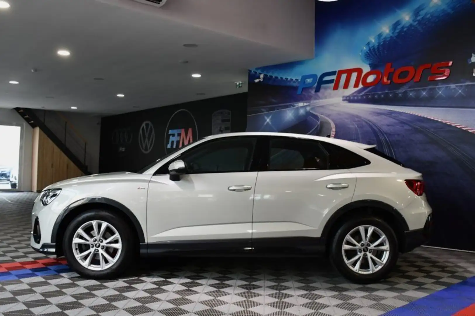 Audi Q3 S-Line 35 TDI 150 S-Tronic GPS Virtual Caméra Car  Grau - 2