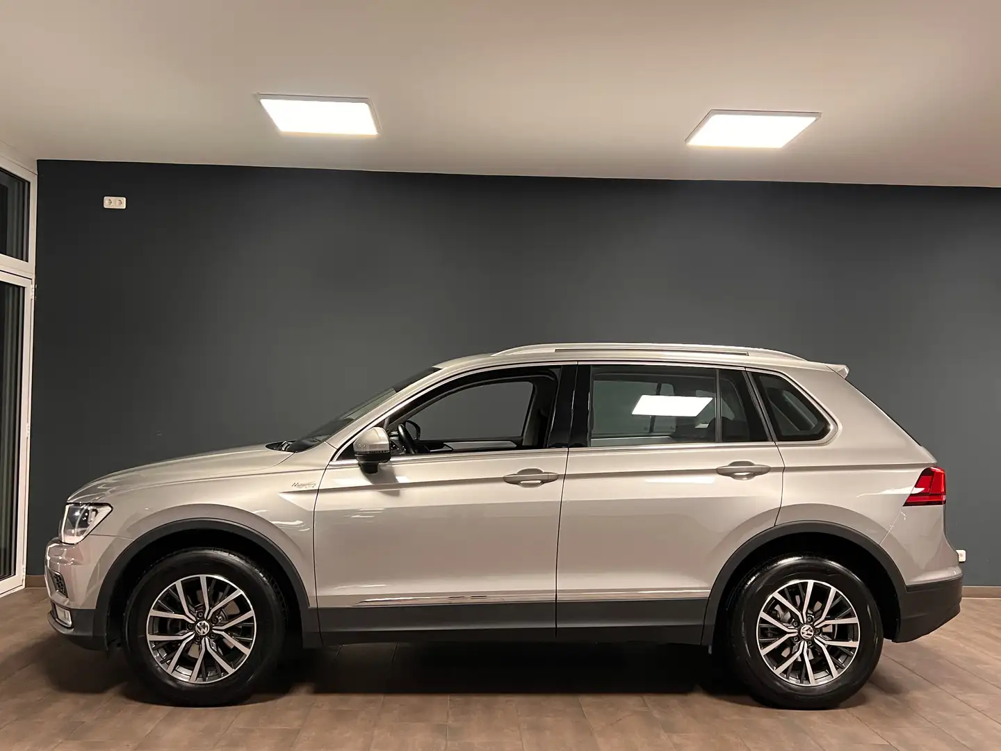 Volkswagen Tiguan 1.4 TSI Comfortline 4Motion / 1.HAND / LANE-ASS Grau - 2