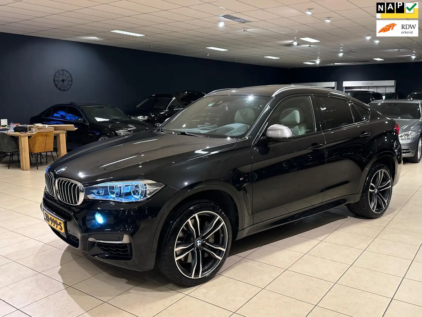 BMW X6 M50d Individual|Two Tone|Dealer-ond|Vol opties! Zwart - 1