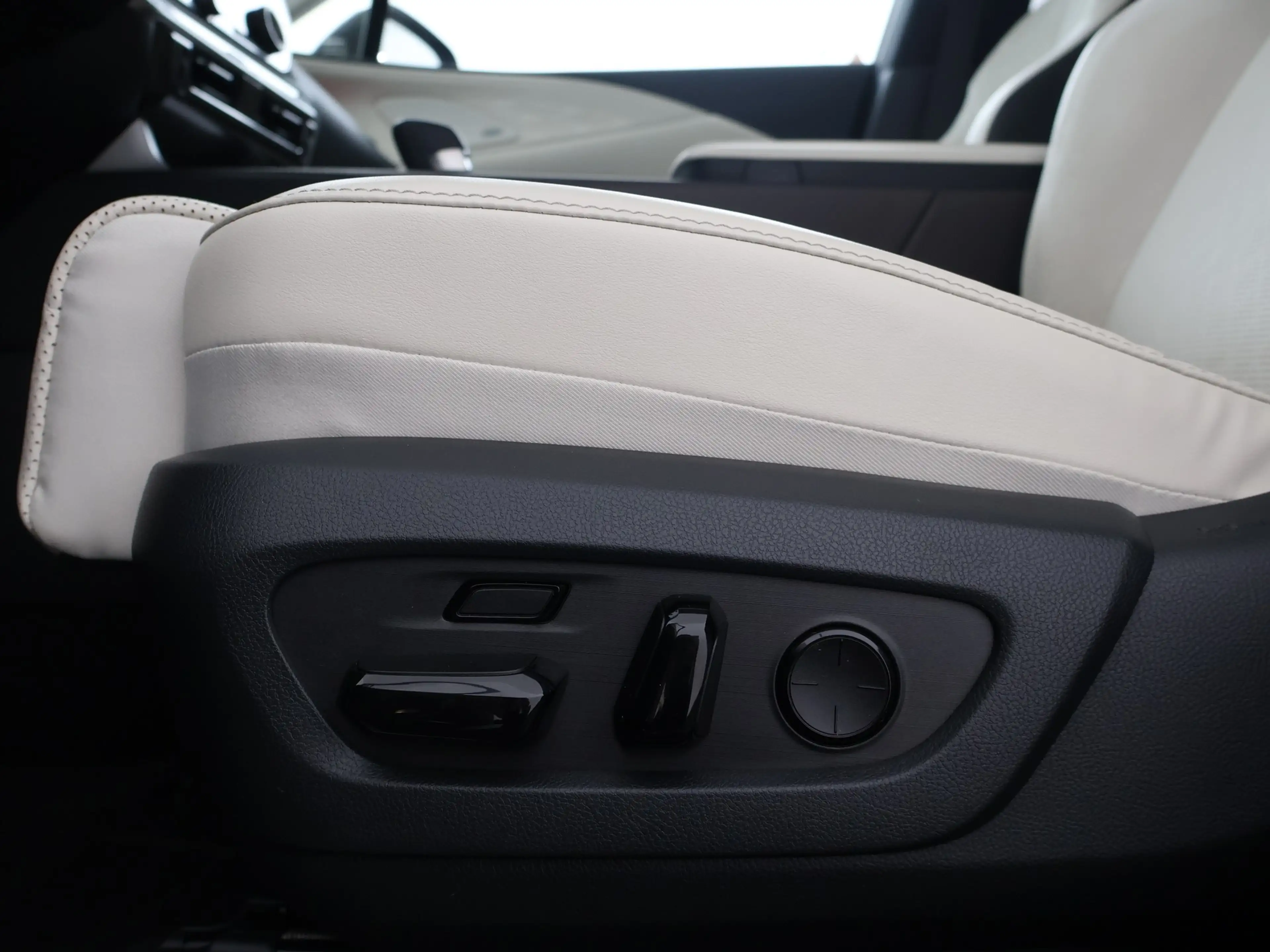 Lexus RX 450h 450h+ Plug-in Hybrid AWD President Line | Panorama — photo 8