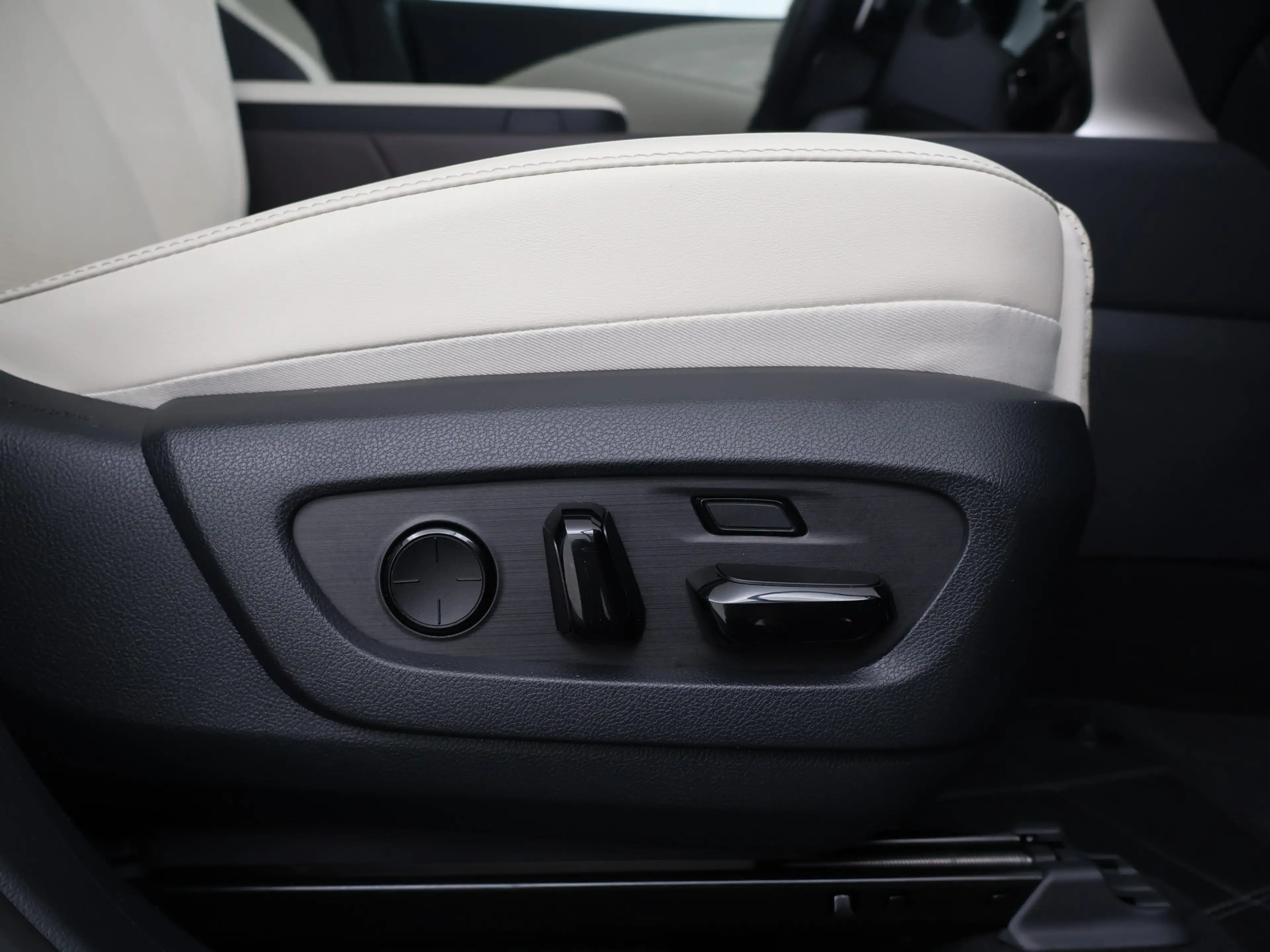 Lexus RX 450h 450h+ Plug-in Hybrid AWD President Line | Panorama — photo 11