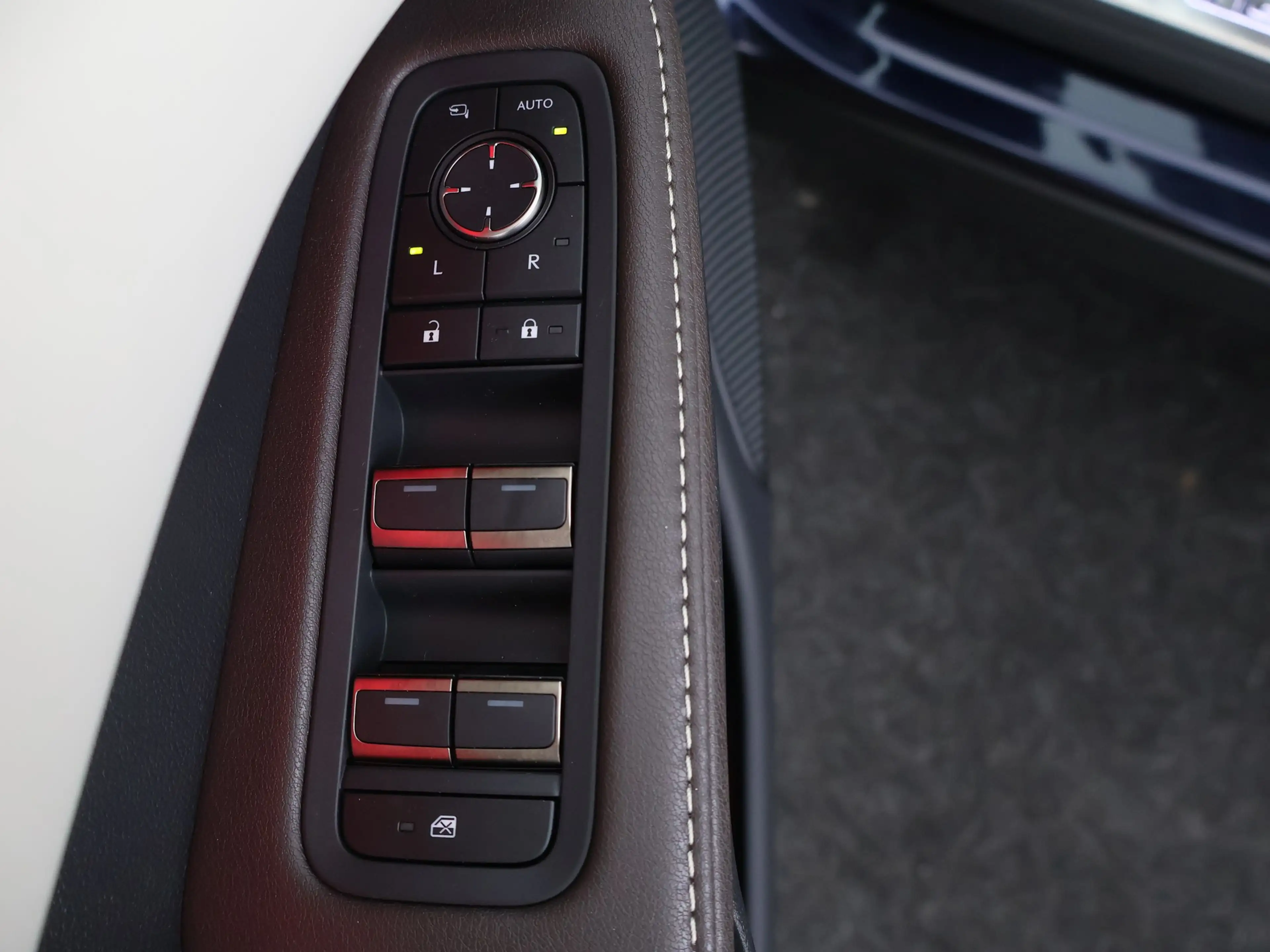Lexus RX 450h 450h+ Plug-in Hybrid AWD President Line | Panorama — photo 6