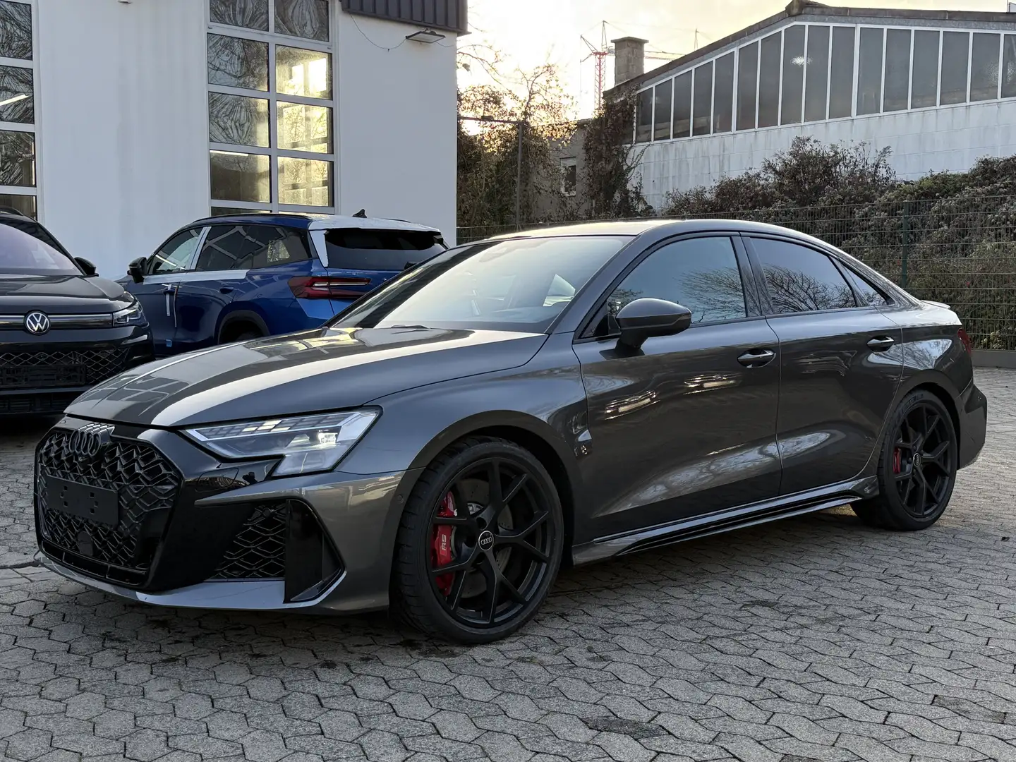 Audi RS3 RS3 TFSI Limousine qu. +SONOS+RS-AGA+PANO+CAM+ Grau - 2