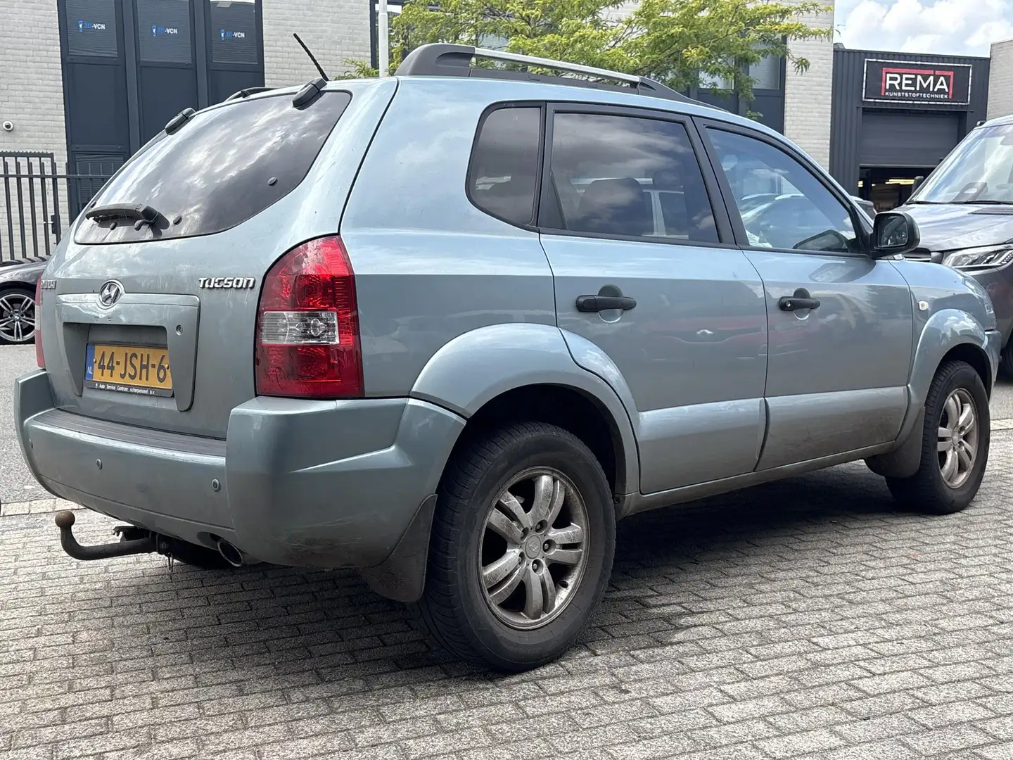 Hyundai TUCSON 2.0i Dynamic Executive | Airco | Trekhaak | Grey - 2