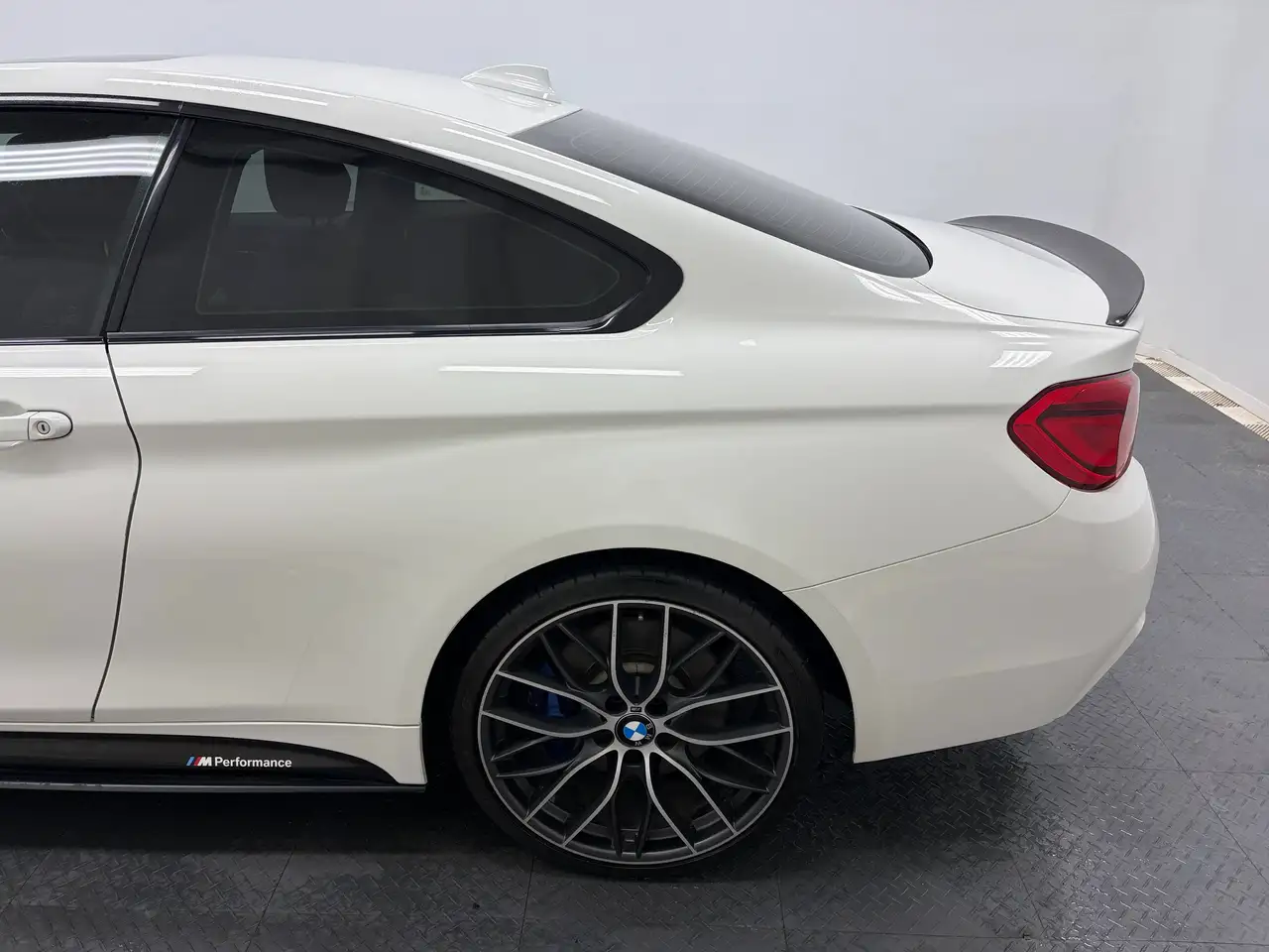 BMW 4 Series снимка BMW 4 Series