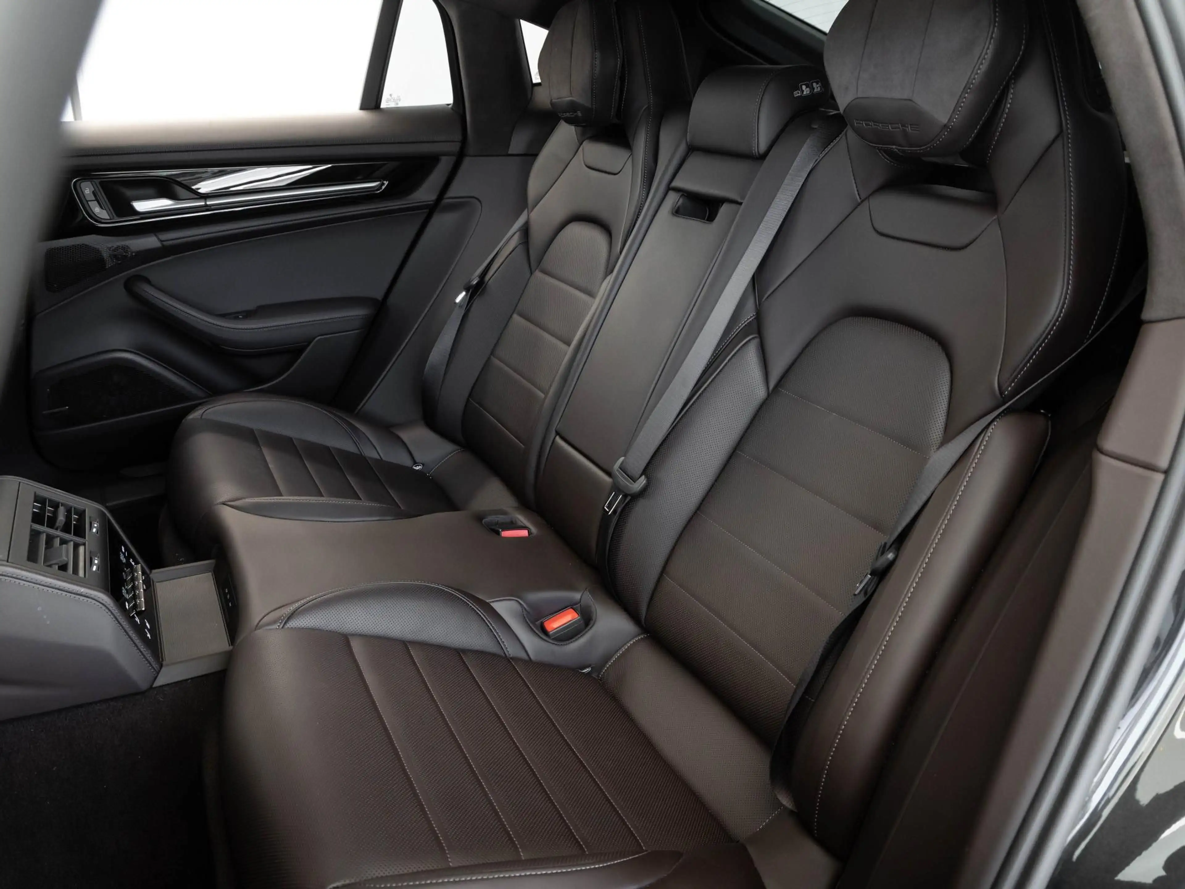 Porsche Panamera Turbo S E-Hybrid von BENTLEY FRANKFURT — photo 9
