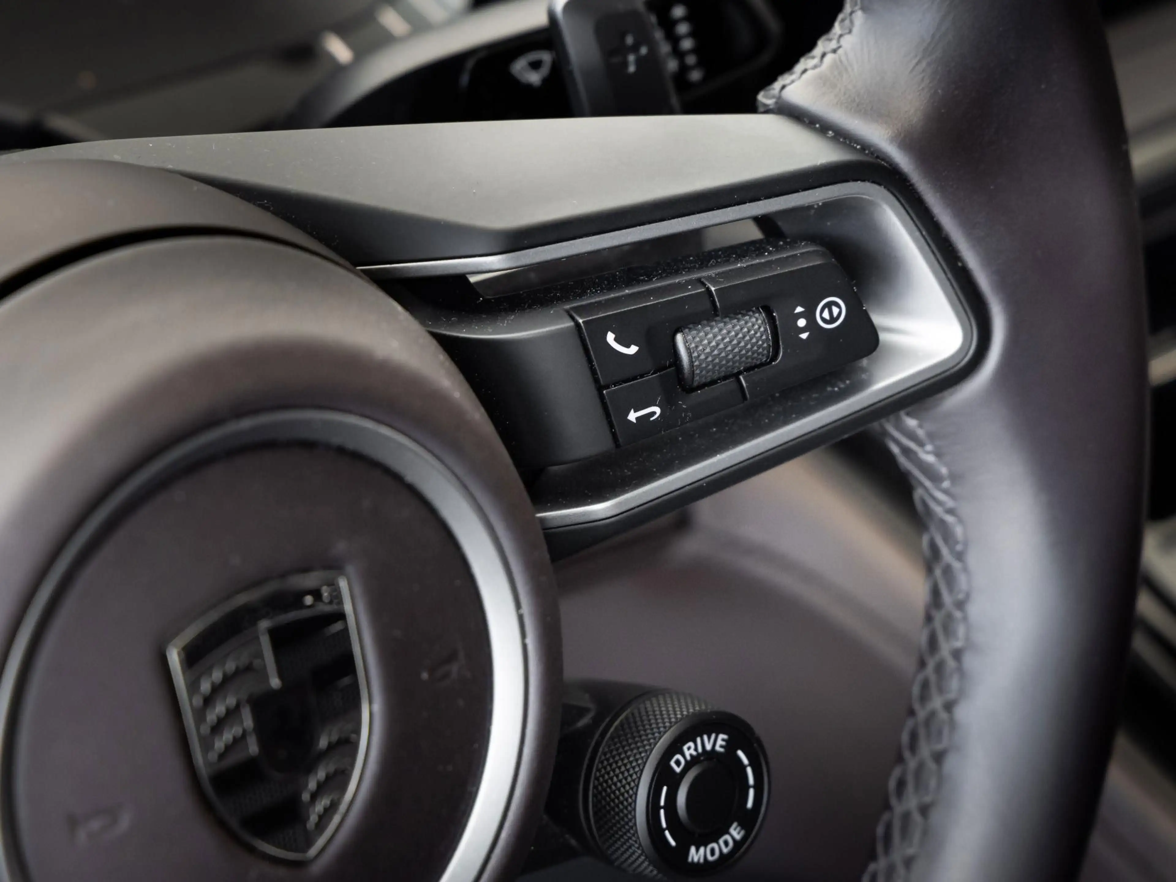Porsche Panamera Turbo S E-Hybrid von BENTLEY FRANKFURT — photo 12