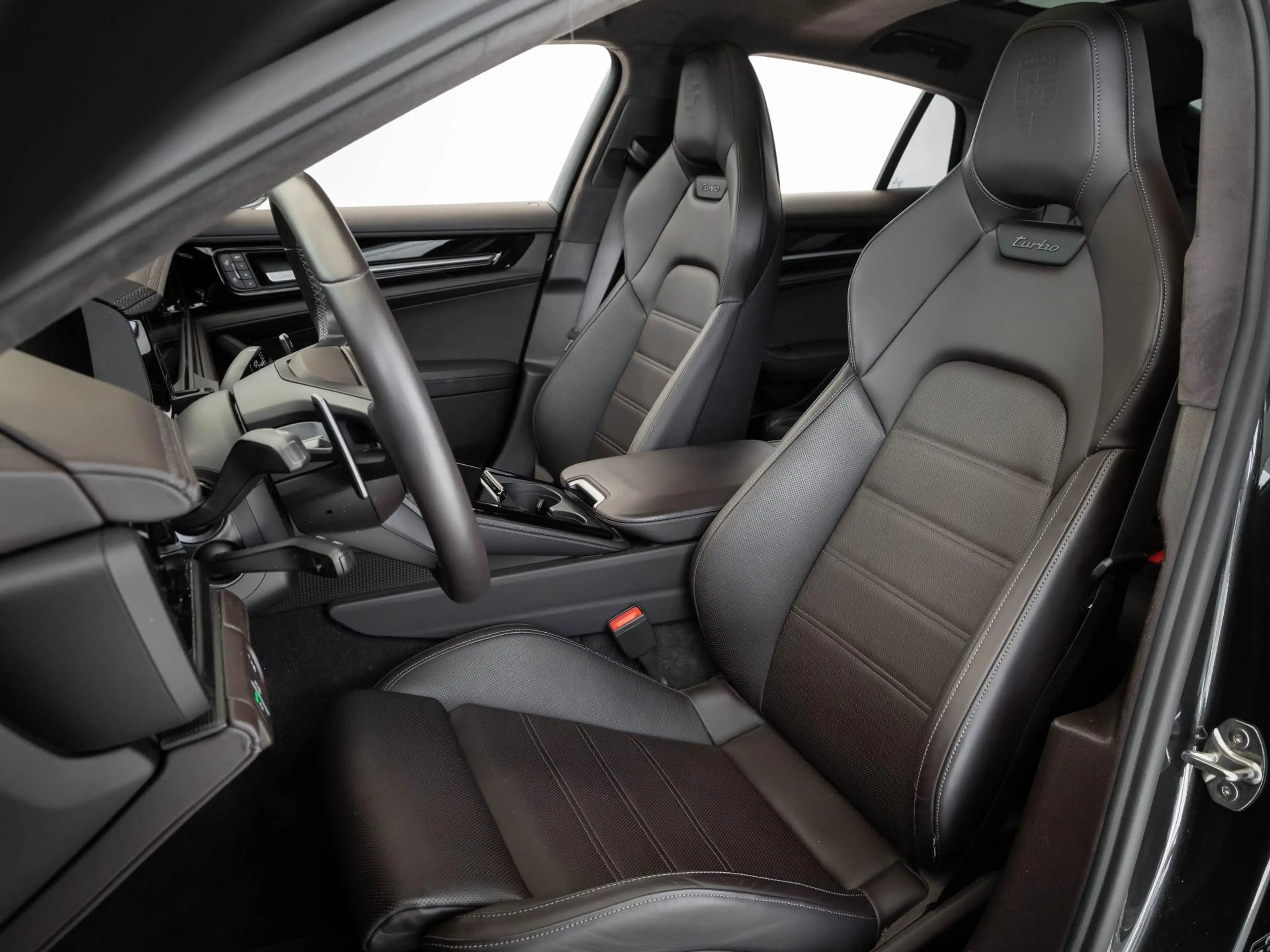 Porsche Panamera Turbo S E-Hybrid von BENTLEY FRANKFURT — photo 10
