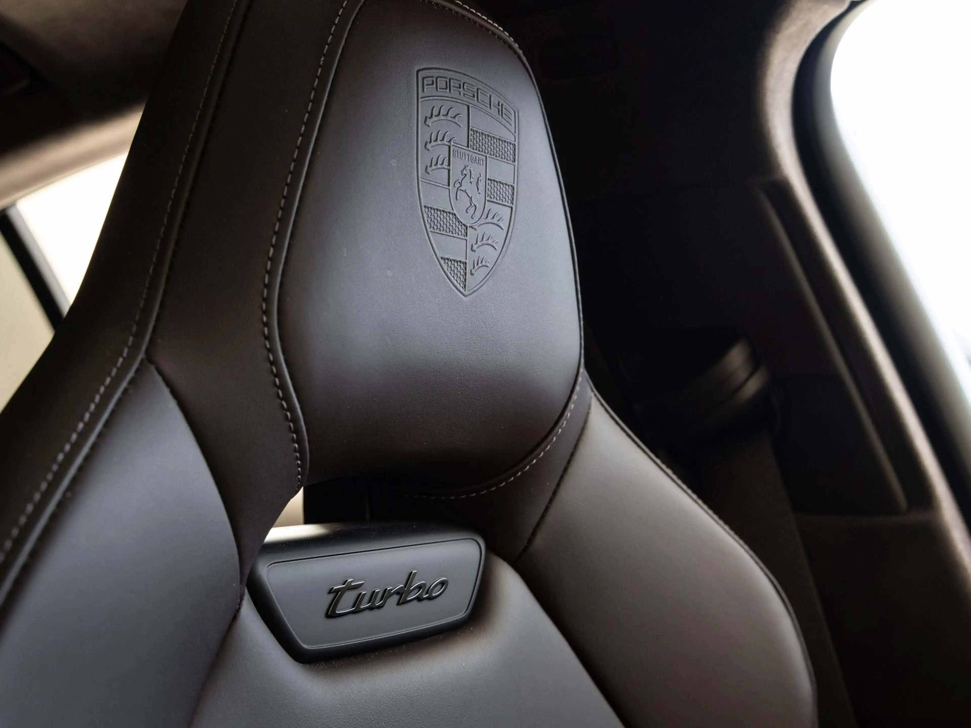 Porsche Panamera Turbo S E-Hybrid von BENTLEY FRANKFURT — photo 16