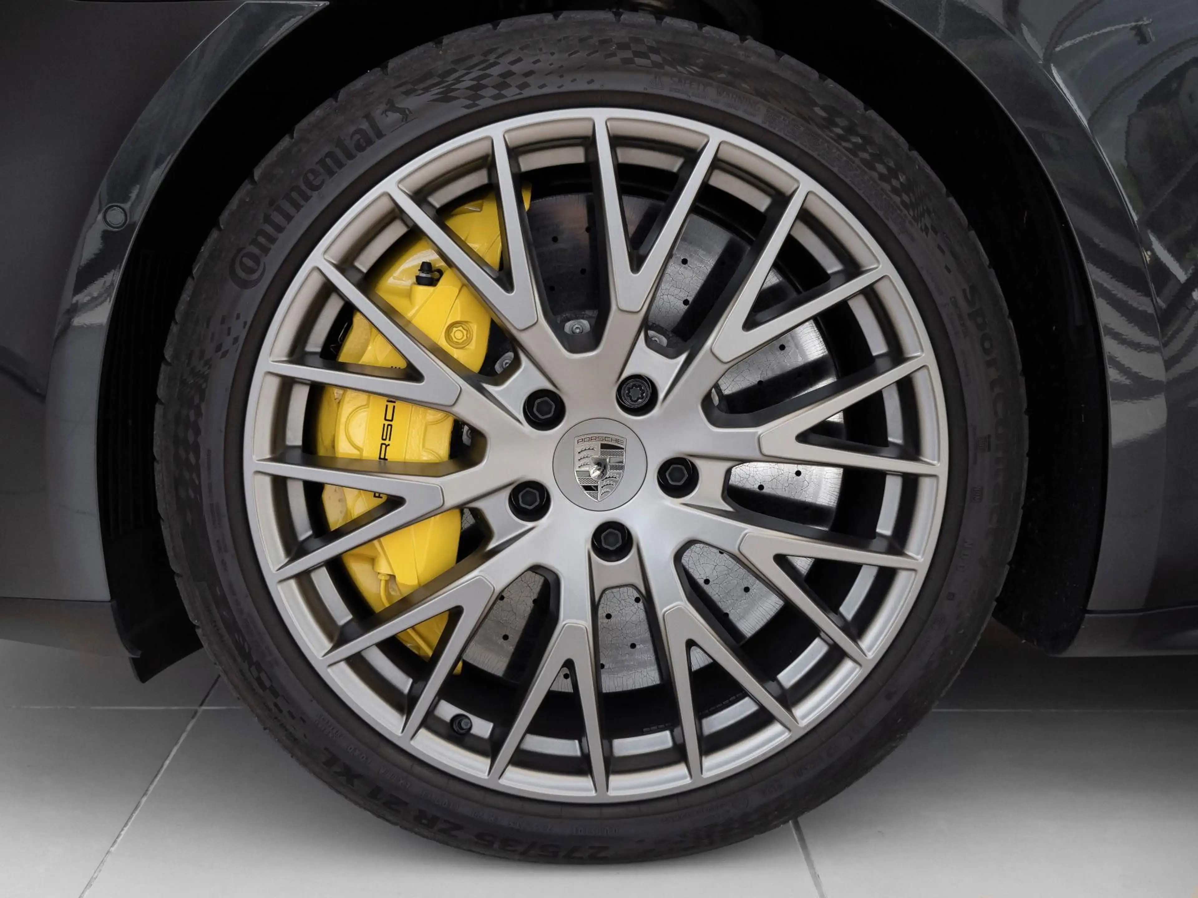 Porsche Panamera Turbo S E-Hybrid von BENTLEY FRANKFURT — photo 27
