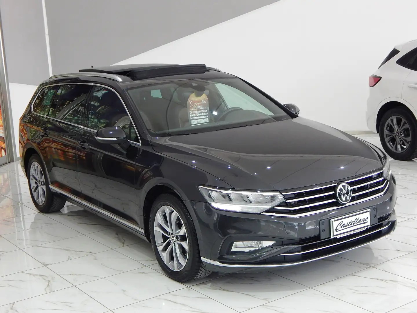 Volkswagen Passat Variant 2.0TDI Executive DSG TETTO-NAVI-PELLE-CARPLAY-PARK Grigio - 2