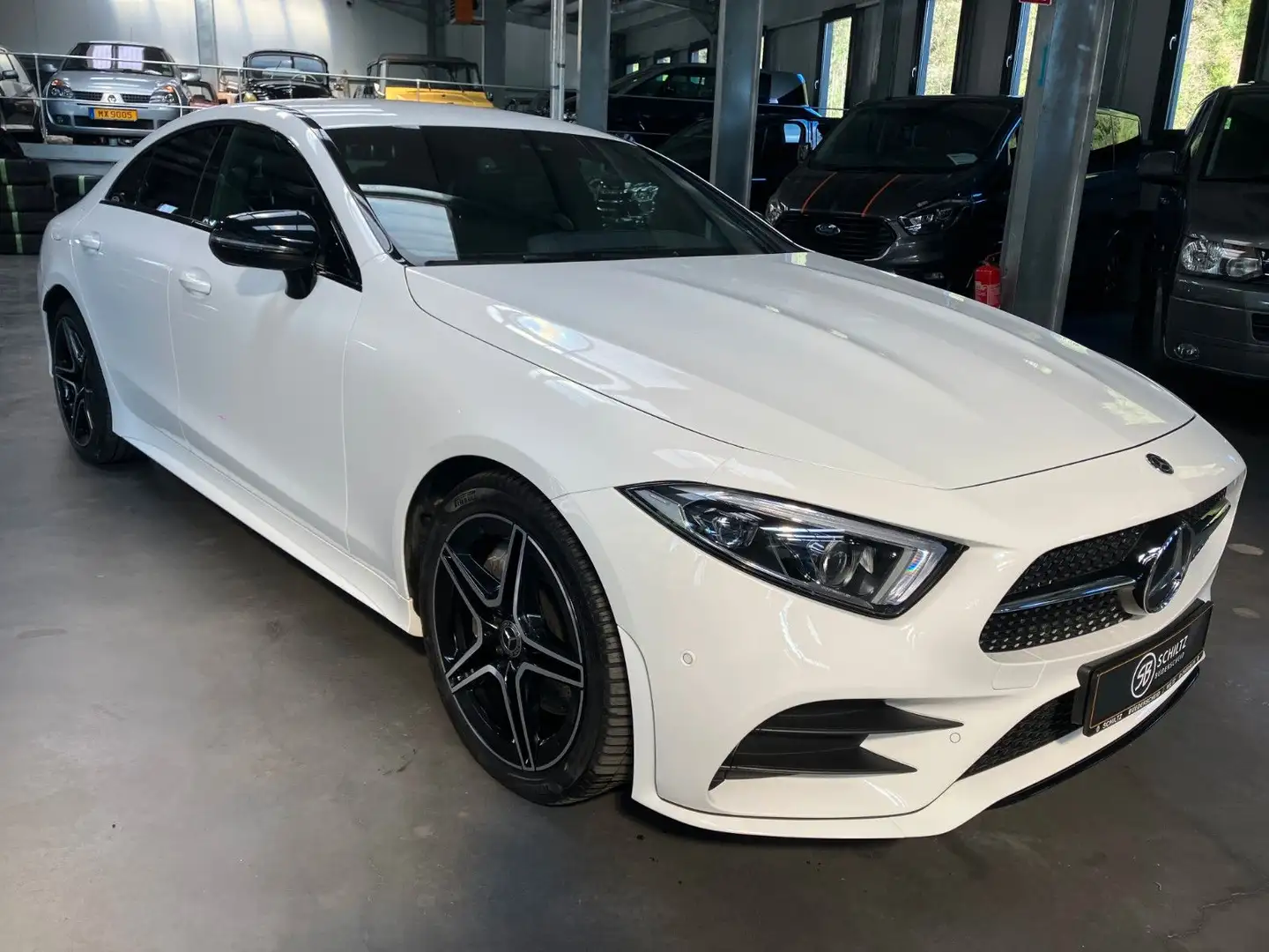 Mercedes-Benz CLS 300 d Coupé AMG-Line Alb - 1