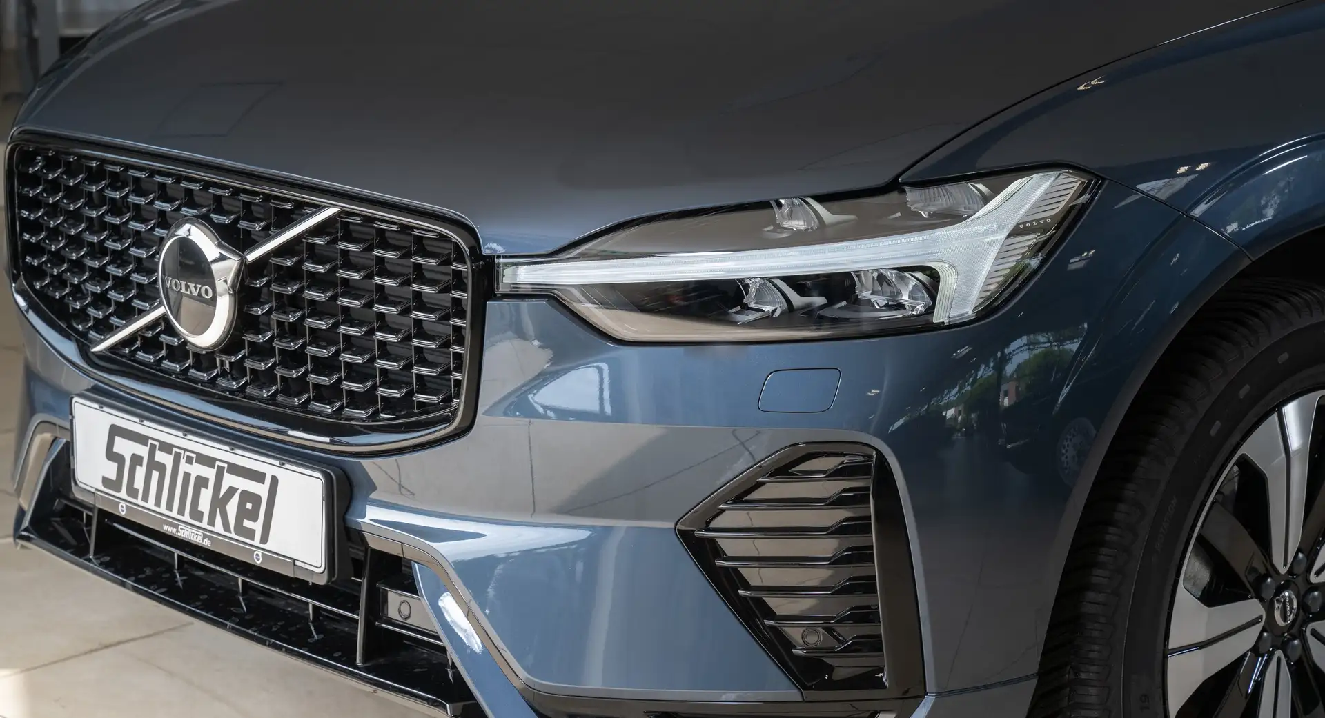Volvo XC60 T6 AWD Plus Dark Recharge Plug-In Hybrid Leder Blau - 2