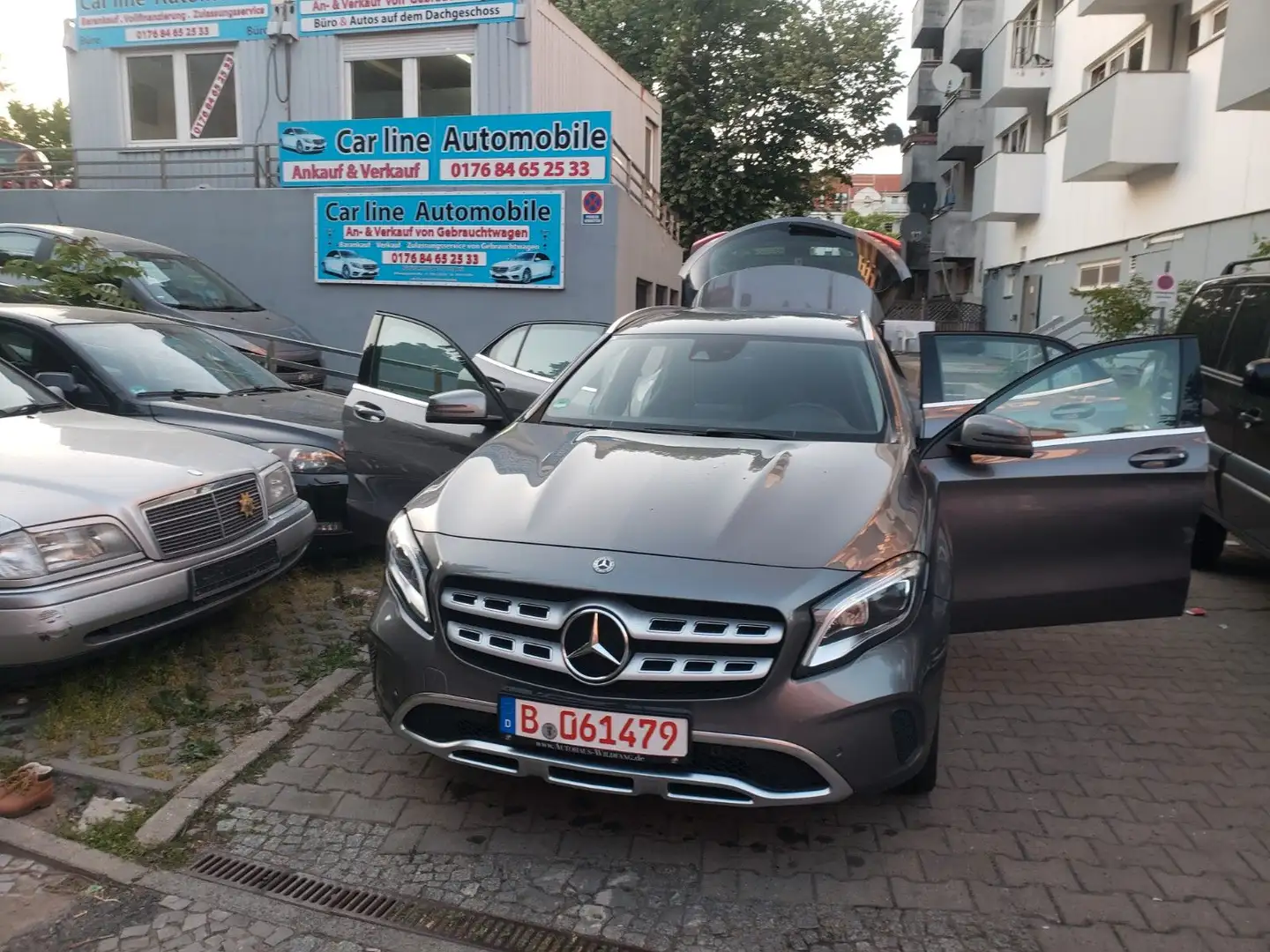 Mercedes-Benz GLA 220 GLA -Klasse GLA 220 4Matic Šedá - 2