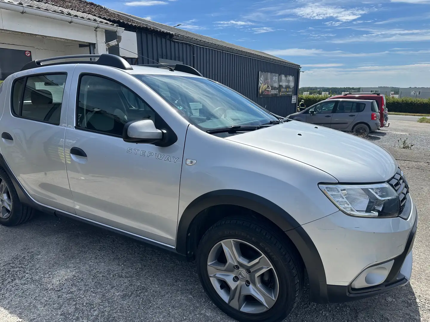 Dacia Sandero Sandero Stepway TCe 90 (S Grijs - 2