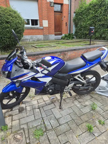 Honda CBR 125 R - foto 4