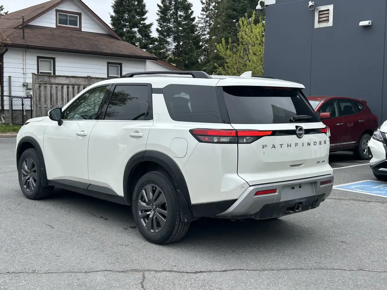 Nissan Pathfinder снимка Nissan Pathfinder