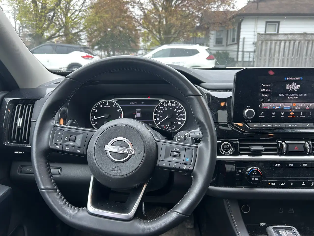Nissan Pathfinder снимка Nissan Pathfinder