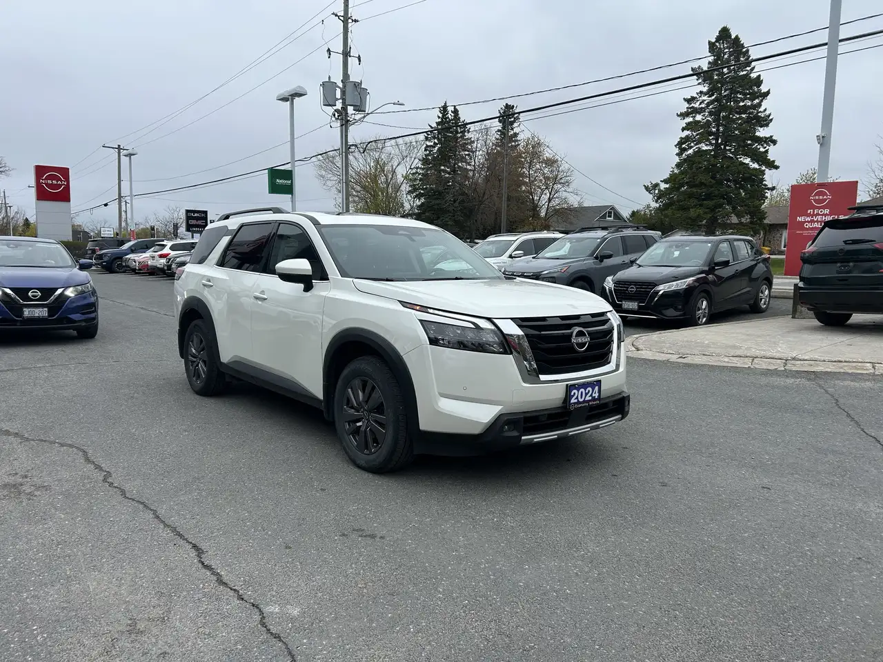 Nissan Pathfinder снимка Nissan Pathfinder