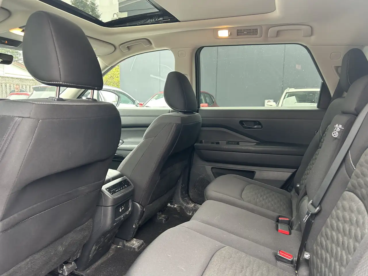 Nissan Pathfinder снимка Nissan Pathfinder
