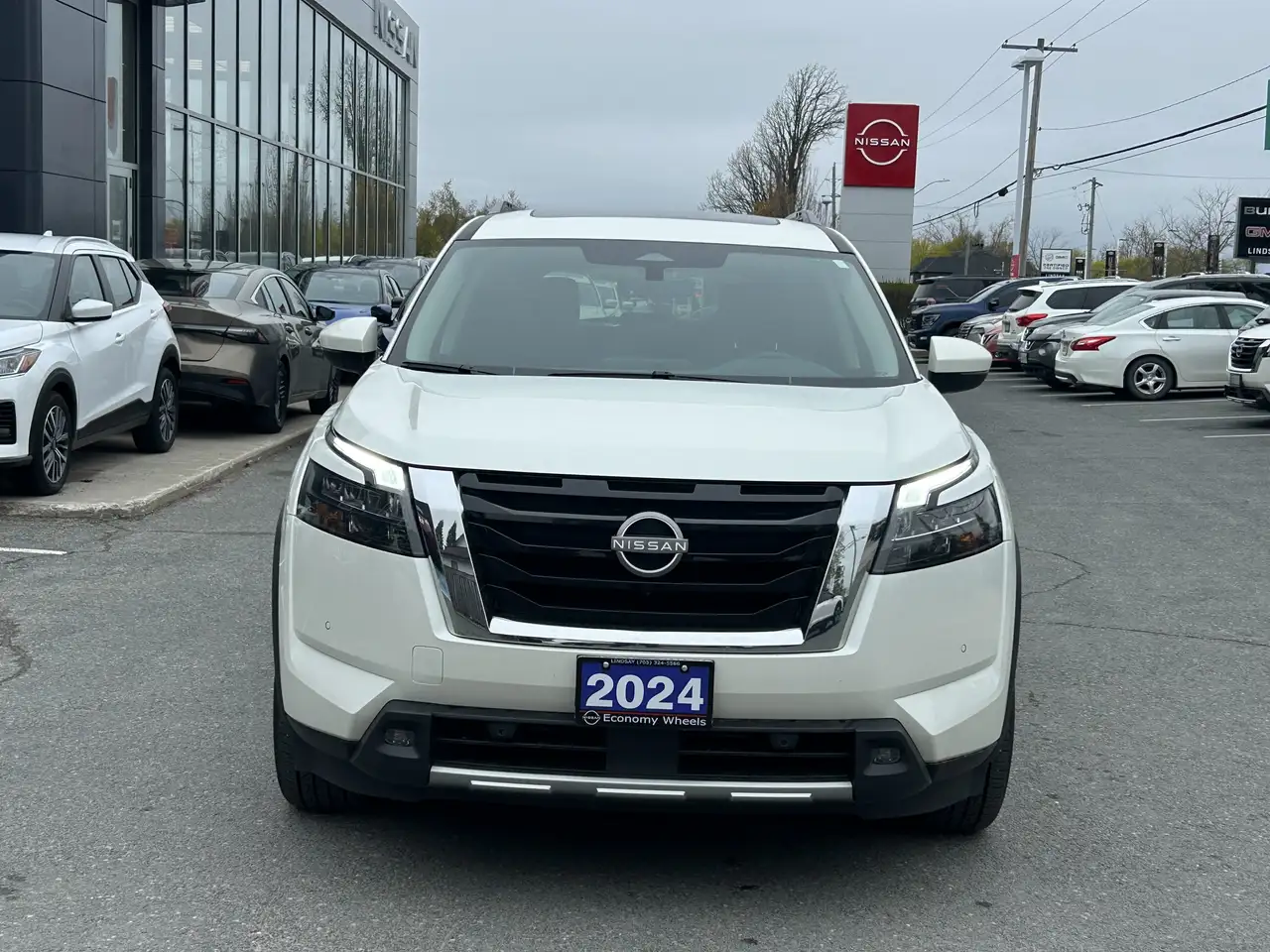 Nissan Pathfinder снимка Nissan Pathfinder