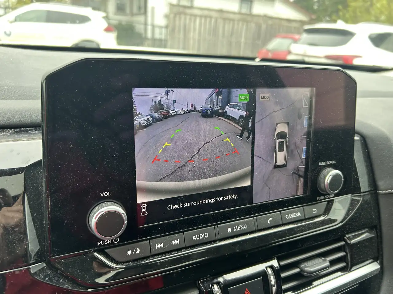 Nissan Pathfinder снимка Nissan Pathfinder