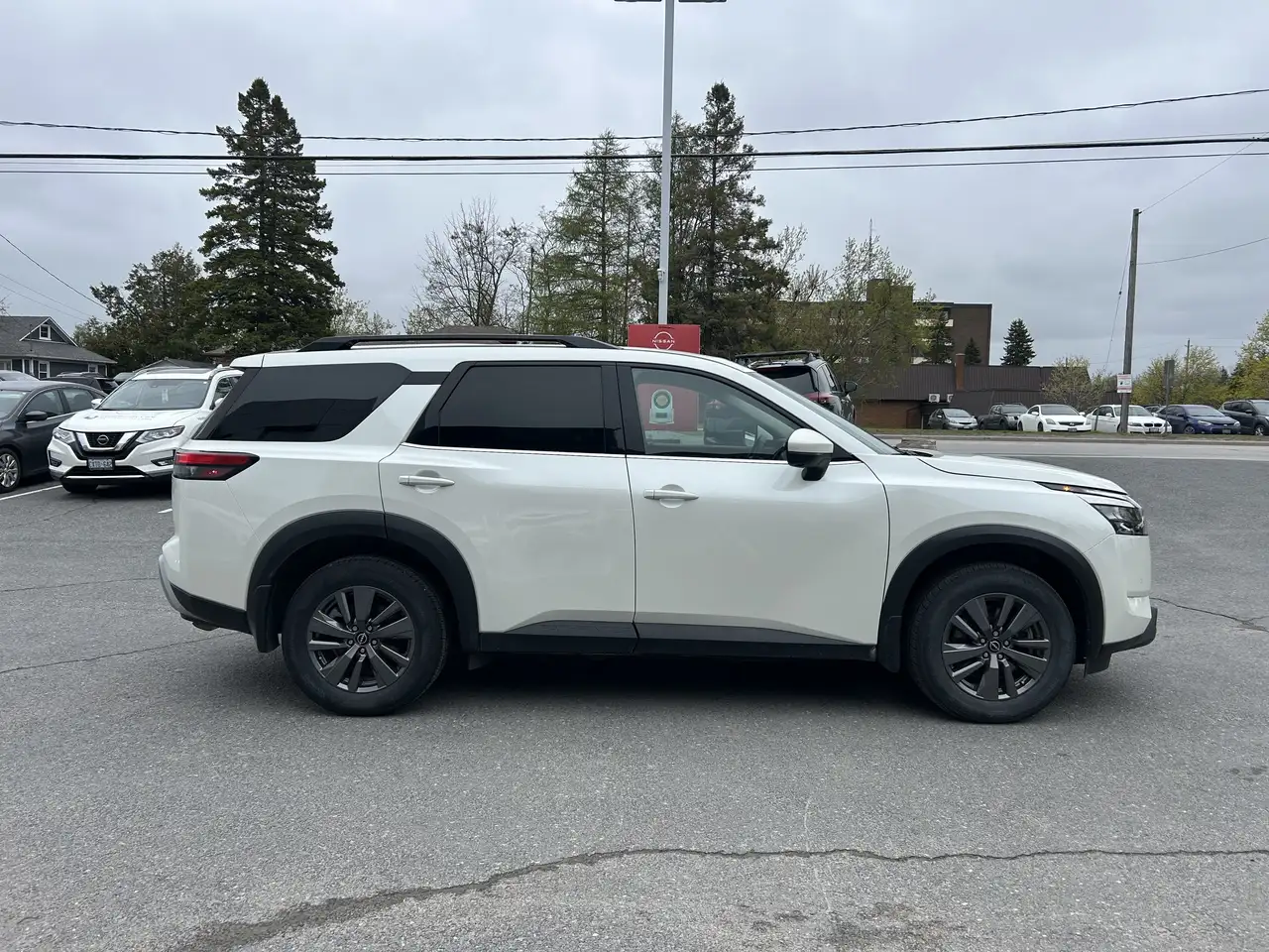 Nissan Pathfinder снимка Nissan Pathfinder