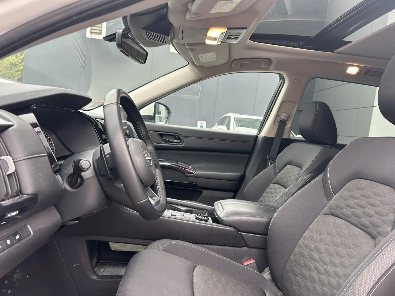 Nissan Pathfinder снимка Nissan Pathfinder