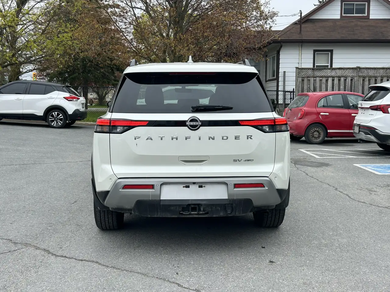 Nissan Pathfinder снимка Nissan Pathfinder