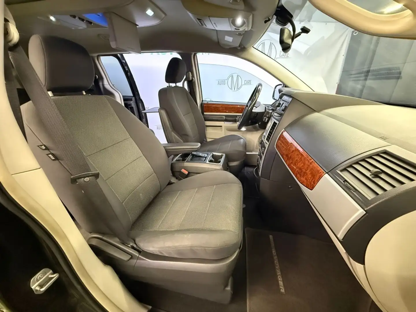 Chrysler Voyager Grand 2.8CRD Touring Confort Plus Aut. Negro - 2