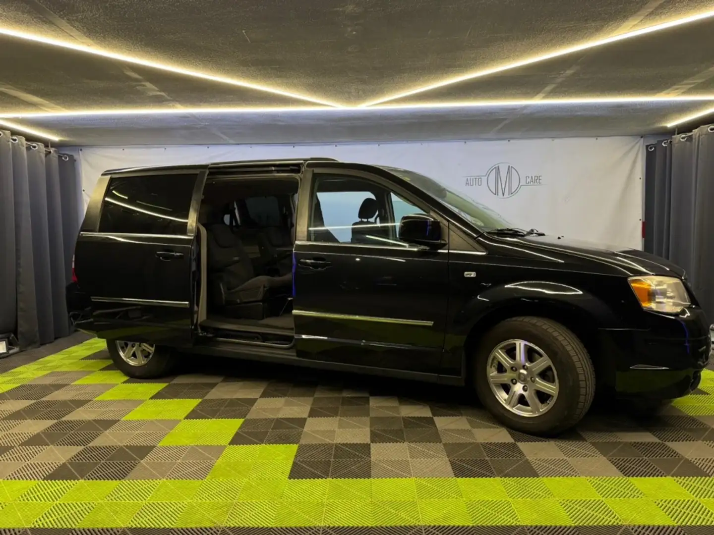 Chrysler Voyager Grand 2.8CRD Touring Confort Plus Aut. Negro - 1