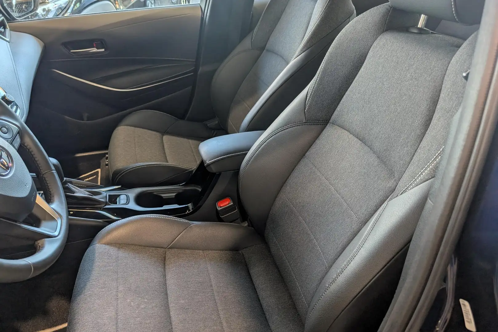 Toyota Corolla Touring Sports Hybrid 140 Dynamic Apple CarPlay / Bleu - 2