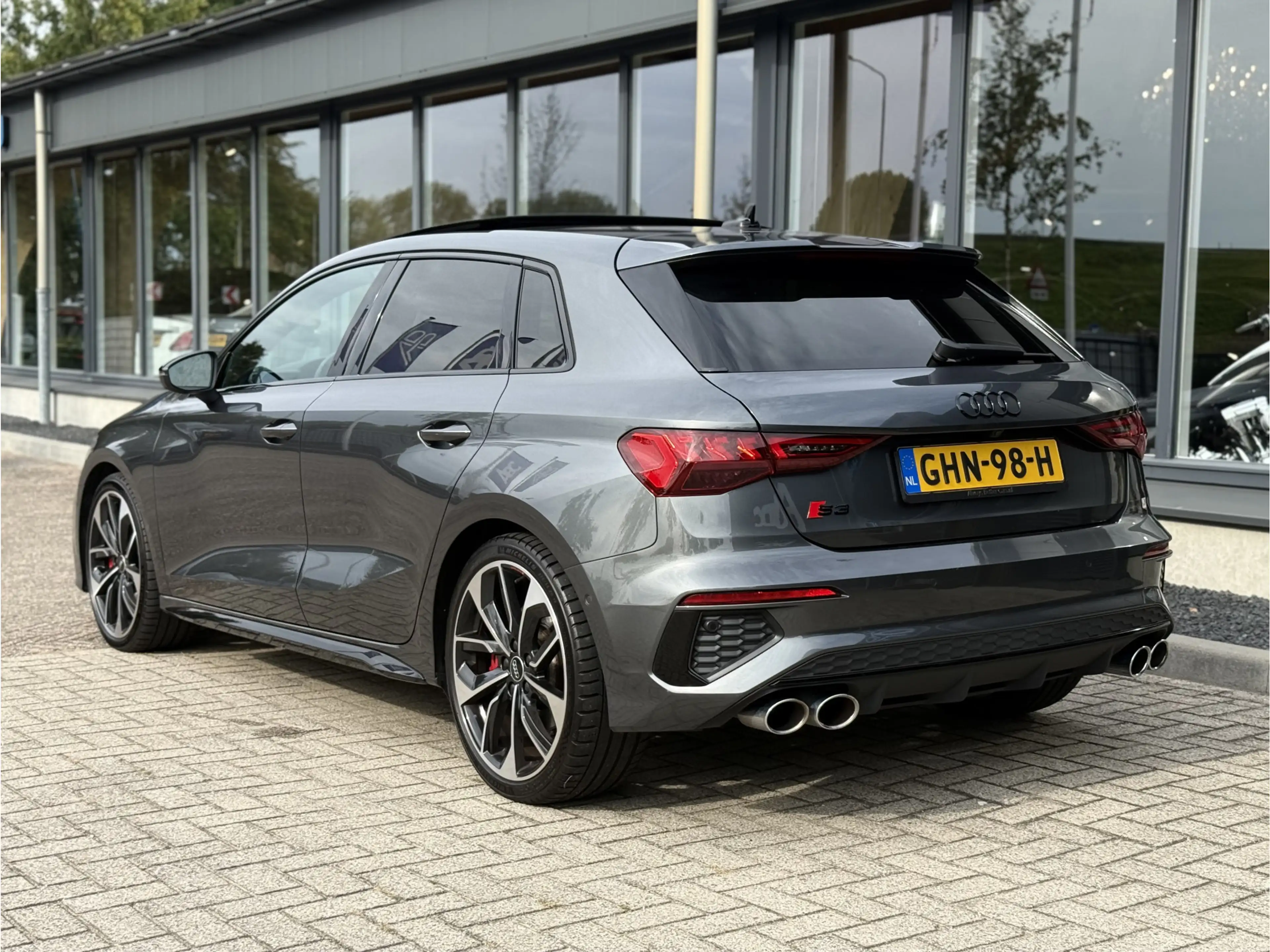 Audi S3 Sportback 2.0 TFSI S3 quattro Edition One HUD Pano — photo 2