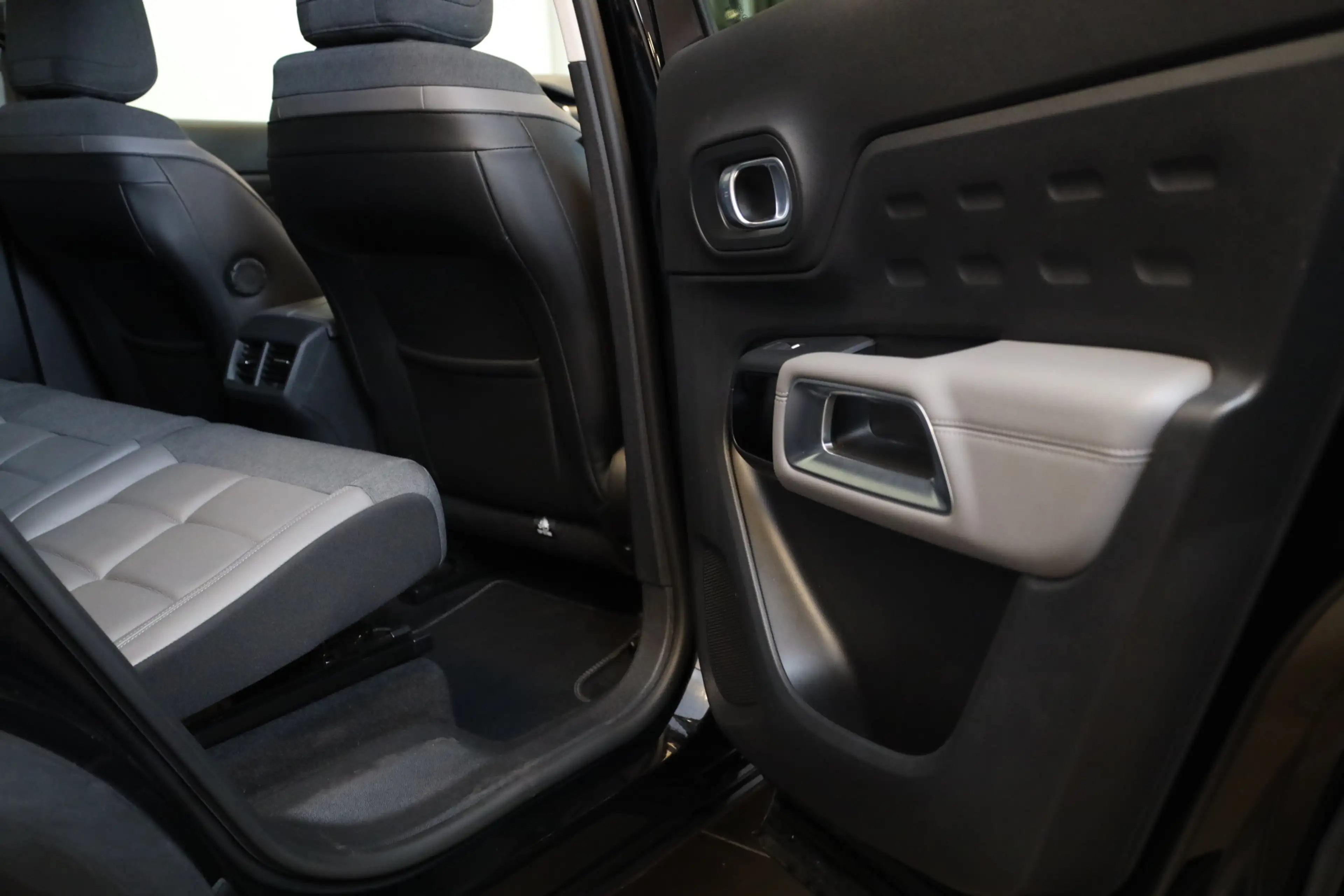 Citroen C5 Aircross PT 130 Feel Leer | Trekhaak | Stoelverwarming — photo 8