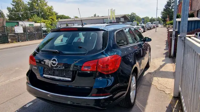 Opel Astra view 6