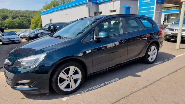 Opel Astra view 2